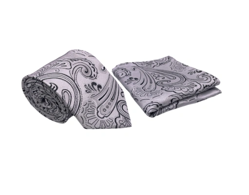 Elegancki biały krawat w paisley z poszetką – styl dla każdego mężczyzny!